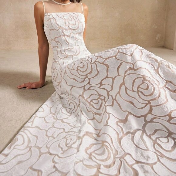 White Elegant Women's Lace Sleeveless Tulle Dress - Picture 4 of 5